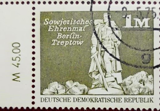 Issue:  Germany 1974 Soviet Memorial Berlin Stamp Type:   Stamp Number of Stamps:   1 Denominations:    1 M Issue Date:   1974 Issued By:    Germany Deutsche Post ( Deutschland )