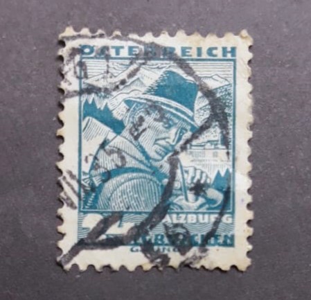 Issue:    Australian 1934 National Dress Stamp Type:   Stamp Number of Stamps:   1 Stamps Denomination:   24 G Issue Date:   1934 Issued By:   Australia Post
