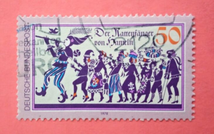 Issue:   Germany Vietnam Invincible Stamp Type:   Stamp Number of Stamps:   1 Denominations:   50 PF Issue Date:   1978 Issued By:   Germany Deutsche Post ( Deutschland )