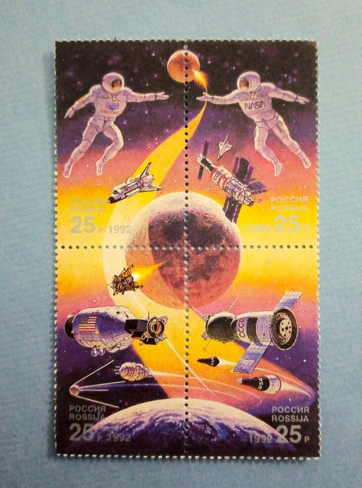 Issue:   Russia 1992 Mint Year Space Accomplishments Mini sheet Type:   Stamp Number of Stamps:    1 Stamps Denomination:    25 P Issue Date:   1992 Issued By:   Russia POST 