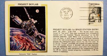 Issue:    U.S Project Skylab 1st Space Station Entry May 26 1973 Colorano Silk Cachet Postcard Type:   Postcard Number of Stamps:   1 Stamps Denomination:    8C, Issue Date:    1973 Issued By:    United States Postal Service (USPS)