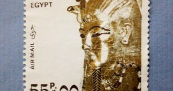 Issue:     Egypt Tutankhamun 55p Stamp Type:     Stamp Number of Stamps:      1 Stamps Denomination:      55 P Issue Date:     1993 Issued By:     Egypt Post 