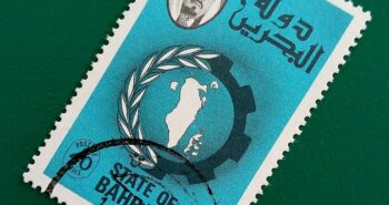 Issue:      Bahrain Sheikh Isa Bin Salman Khalifa Series Series 40 Fils Stamp Type:      Stamp Number of Stamps:      1 Denominations:       40 Fils Issue Date:        Issued By:      Bahrain Post 