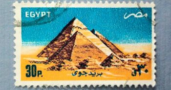 Issue:     Egypt Giza Pyramids 30 P Stamp Type:     Stamp Number of Stamps:      7 Stamps Denomination:      30 P Issue Date:     1985 Issued By:     Egypt Post