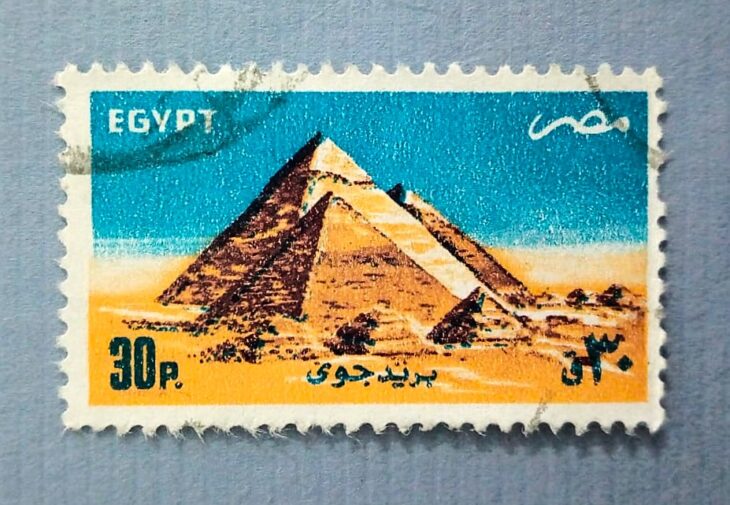 Issue:     Egypt Giza Pyramids 30 P Stamp Type:     Stamp Number of Stamps:      7 Stamps Denomination:      30 P Issue Date:     1985 Issued By:     Egypt Post