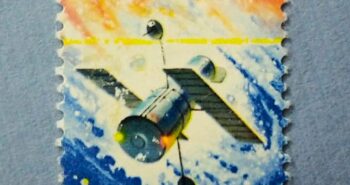 Issue:    USA Comprehending the Universe 1981 Stamp Type:     Stamp Number of Stamps:    1 Stamps Denomination:     18 C,  Issue Date:    1981 Issued By:    United States Postal Service (USPS) 