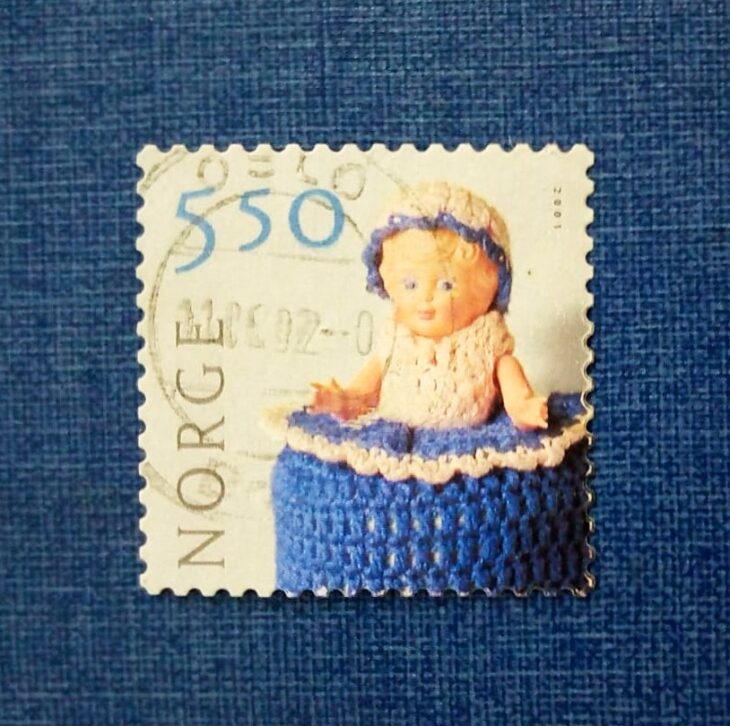 Issue:     Norway 2001 Doll Stamp Type:      Stamp Number of Stamps:      1  Denominations:      5.50  NOK, Issue Date:       2001 Issued By:      Norway Post 