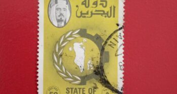 Issue:      Bahrain Sheikh Isa Bin Salman Khalifa Series 50 Fils 1976 - 1980 Stamp Type:      Stamp Number of Stamps:      1 Denominations:       50 Fils Issue Date:       1976 - 1980 Issued By:      Bahrain Post 