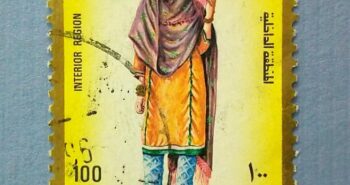 Issue:      Sultanate of Oman Omani Costumes 1989 Stamp Type:     Stamp Number of Stamps:    1 Stamps Denomination:       100 Baisa Issue Date:      1989 Issued By:     Oman Post 