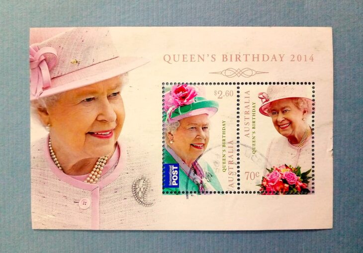 Issue:    Australia Queen's Birthday 2014 Souvenir Sheet Type:     Souvenir Sheet Number of Stamps:     2 Denominations:      2.60 $,   70C, Issue Date:     2014 Issued By:     Australia Post 