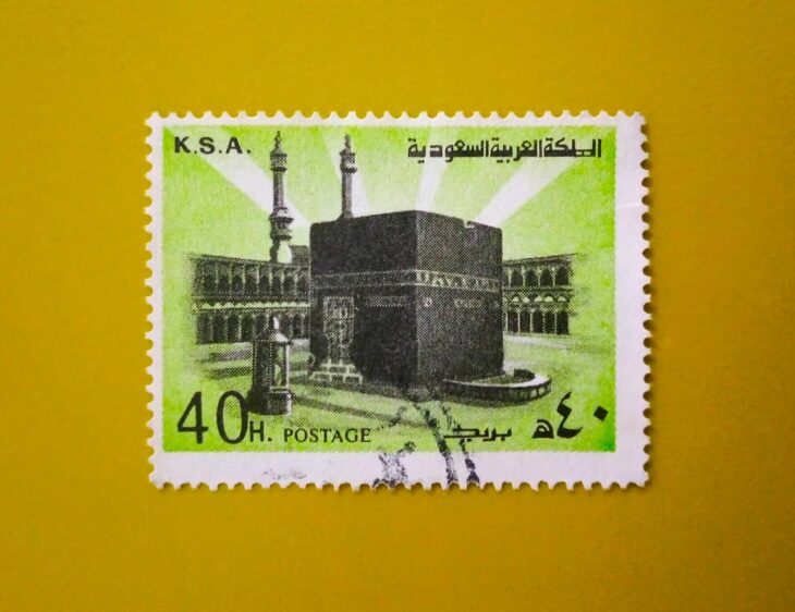 Issue:      Saudi Arabia Makkah Al Kaaba 1976 Stamp Type:      Stamp Number of Stamps:      2 Stamps Denomination:      40 Halalas, Issue Date:       1976 Issued By:       Saudi Arabia Post