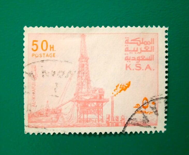 Issue:      Saudi Arabia Al-Khafji Oil Rig 50h Stamp Type:      Stamp Number of Stamps:      1 Stamps Denomination:      50 Halalas, Issue Date:       1977 Issued By:       Saudi Arabia Post 