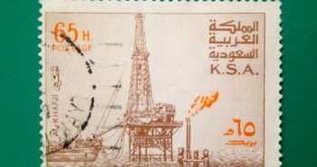 Issue:      Saudi Arabia Al-Khafji Oil Rig Stamp Type:      Stamp Number of Stamps:      1 Stamps Denomination:      20 Halalas, Issue Date:       1976 Issued By:       Saudi Arabia Post 