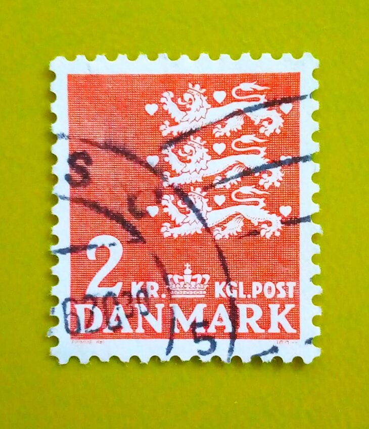Issue:     Denmark Coat of Arms 1947 Stamp Type:     Stamp Number of Stamps:       1 Stamps Denomination:         2 Kr , Issue Date:      1947 Issued By:     Denmark Post 