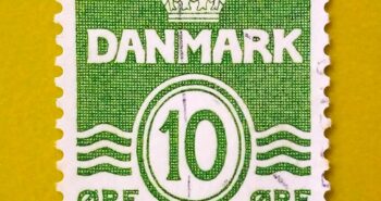 Issue:     Denmark Green Wavy Lines Series 10 ore Stamp Type:     Stamp Number of Stamps:       1 Stamps Denomination:         10 ore , Issue Date:        1905 Issued By:     Denmark Post 