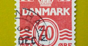 Issue:     Denmark Red Wavy Lines Series 72 ore 1972 Stamp Type:     Stamp Number of Stamps:       1 Stamps Denomination:         72 ore , Issue Date:        1972 Issued By:     Denmark Post 