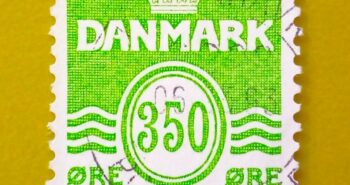 Issue:     Denmark Green Wavy Lines Series 350 ore 1972 Stamp Type:     Stamp Number of Stamps:       1 Stamps Denomination:         350 ore , Issue Date:        1972 Issued By:     Denmark Post 