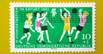 Issue:        Germany Pioniertreffen Erfurt Volleyball 1961 Stamp Type:        Stamp Number of Stamps:           1 Denominations:           10+5 PF Issue Date:           1961 Issued By:        Germany Deutsche Post ( Deutschland ) 