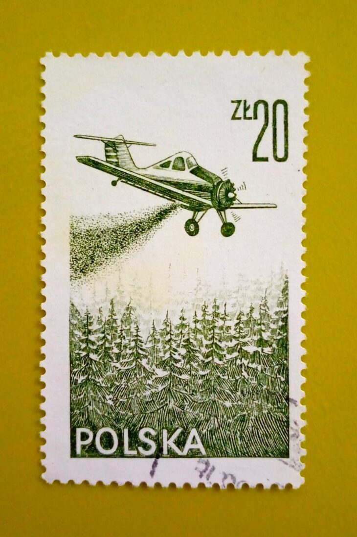 Issue:       Poland PZL-106 Kruk Agriculture 1977 Stamp Type:       Stamp Number of Stamps:         2 Stamps Denomination:           20 ZL, Issue Date:          1977 Issued By:       Poland POST 