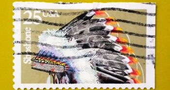 Issue:       USA Indian Headdresses Shoshone 1990 Stamp Type:       Stamp Number of Stamps:            1 Stamps Denomination:            25 C,  Issue Date:           1990 Issued By:       United States Postal Service (USPS) 