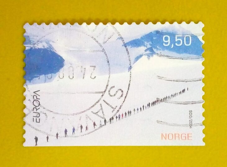 Issue:      Norway Europa Holidays in the Mountains 2004 Stamp Type:      Stamp Number of Stamps:        1 Denominations:           5.50 K , Issue Date:            2004 Issued By:       Norway Post 