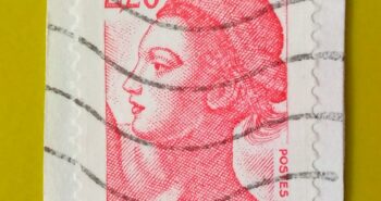 Issue:      France Marianne de Gandon 1985 Stamp Type:      Stamp Number of Stamps:        1 Denominations:         2.20 Pr , Issue Date:        1985 Issued By:      France post 