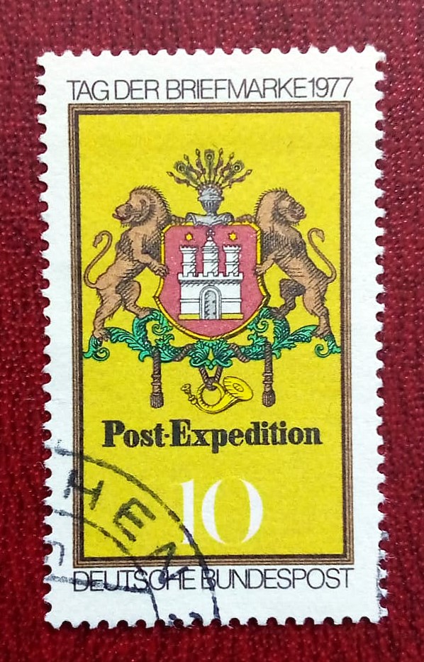 Issue:        Germany Coat of Arms 1977 Stamp Type:        Stamp Number of Stamps:        12 Denominations:         10 PF Issue Date:         1977 Issued By:        Germany Deutsche Post ( Deutschland ) 