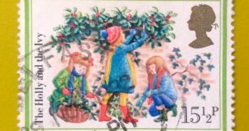 Issue:         Great Britain Christmas The Holly and the Ivy 1982 Stamp Type:         Stamp Number of Stamps:           2 Stamps Denomination:           15 1/2 ​​ p, Issue Date:          1982 Issued By:         Royal Mail, United Kingdom 
