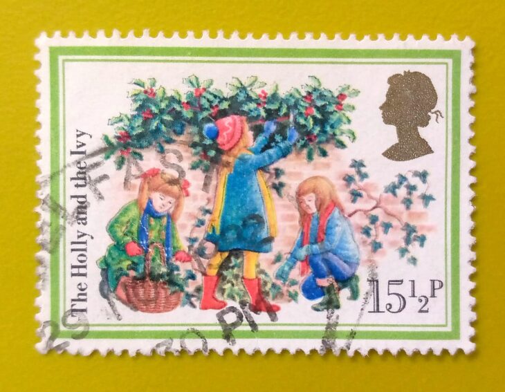 Issue:         Great Britain Christmas The Holly and the Ivy 1982 Stamp Type:         Stamp Number of Stamps:           2 Stamps Denomination:           15 1/2 ​​ p, Issue Date:          1982 Issued By:         Royal Mail, United Kingdom 
