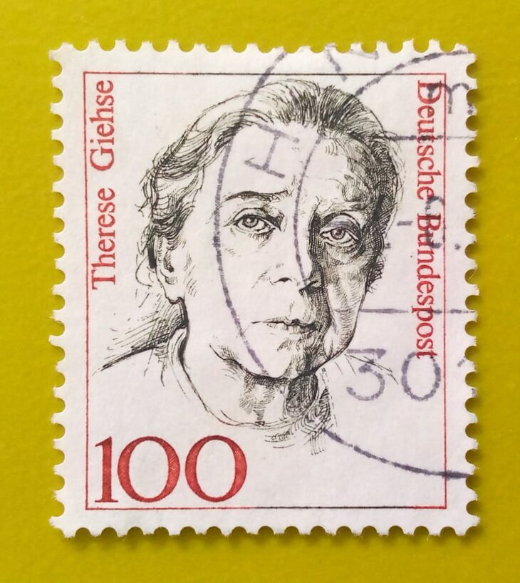 Issue:        Germany Therese Giehse (actress) 1988 Stamp Type:        Stamp Number of Stamps:        1 Denominations:         100 PF Issue Date:         1988 Issued By:        Germany Deutsche Post ( Deutschland ) 