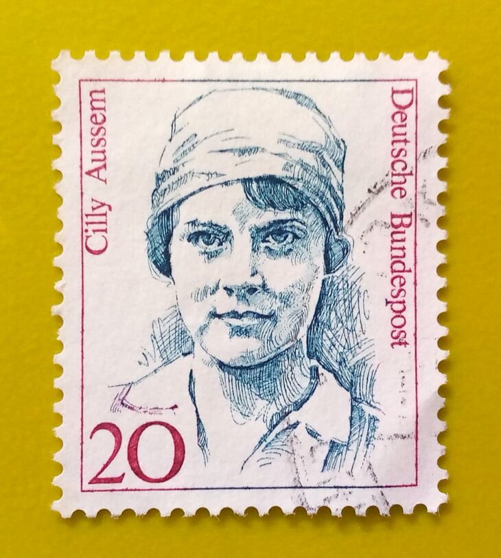 Issue:        Germany Cilly Aussem (Tennis player) 1988 Stamp Type:        Stamp Number of Stamps:        1 Denominations:         20 PF Issue Date:         1988 Issued By:        Germany Deutsche Post ( Deutschland ) 