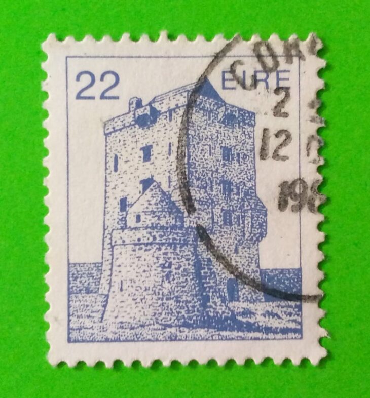 Issue:     Ireland Aughnanure Castle 1980 Stamp Type:       Stamp Number of Stamps:       1 Stamps Denomination:       22 Eire, Issue Date:       1980 Issued By:    Ireland Post 