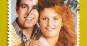Issue:     Great Britain Royal Wedding 1986 Stamp Type:     Stamp Number of Stamps:       1 Stamps Denomination:        17​​ p, Issue Date:      1986 Issued By:     Royal Mail, United Kingdom