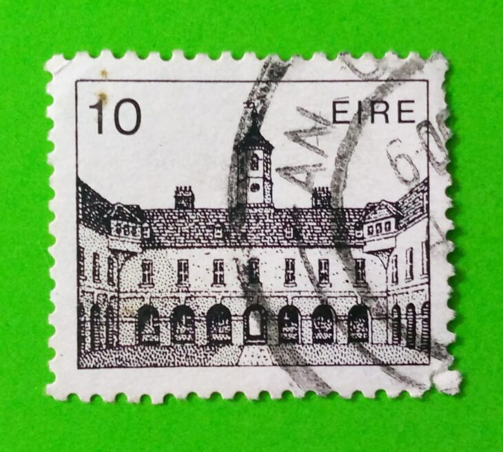 Issue:      Ireland Dr Steevens Hospital 1733 Stamp Type:       Stamp Number of Stamps:         1 Stamps Denomination:        10 P, Issue Date:        1982 - 1990 Issued By:      Ireland Post 