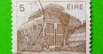 Issue:      Ireland The National Botanic Gardens 5p Stamp Type:      Stamp Number of Stamps:       1 Stamps Denomination:        5 P, Issue Date:        Issued By:      Ireland Post 