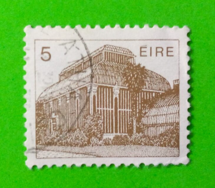 Issue:      Ireland The National Botanic Gardens 5p Stamp Type:      Stamp Number of Stamps:       1 Stamps Denomination:        5 P, Issue Date:        Issued By:      Ireland Post 