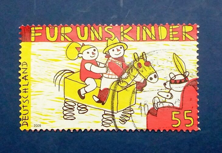 Issue:      Germany For US Children 2009 Stamp Type:      Stamp Number of Stamps:      1 Denominations:       55 pf, Issue Date:        2009 Issued By:      Germany Deutsche Post ( Deutschland )